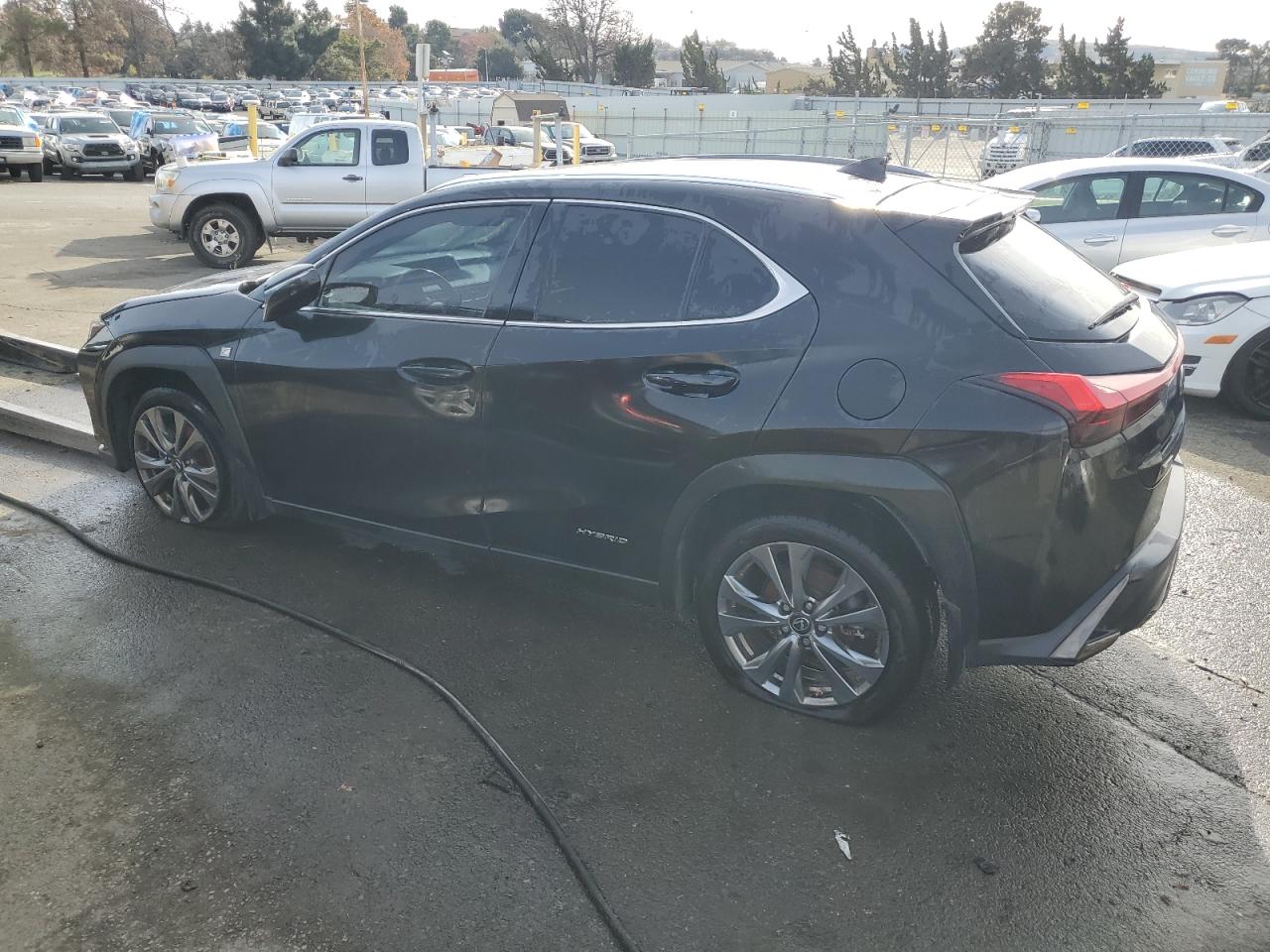 Obraz 2 z 2019 LEXUS UX 250H 2019 z VIN JTHU9JBH3K2010317