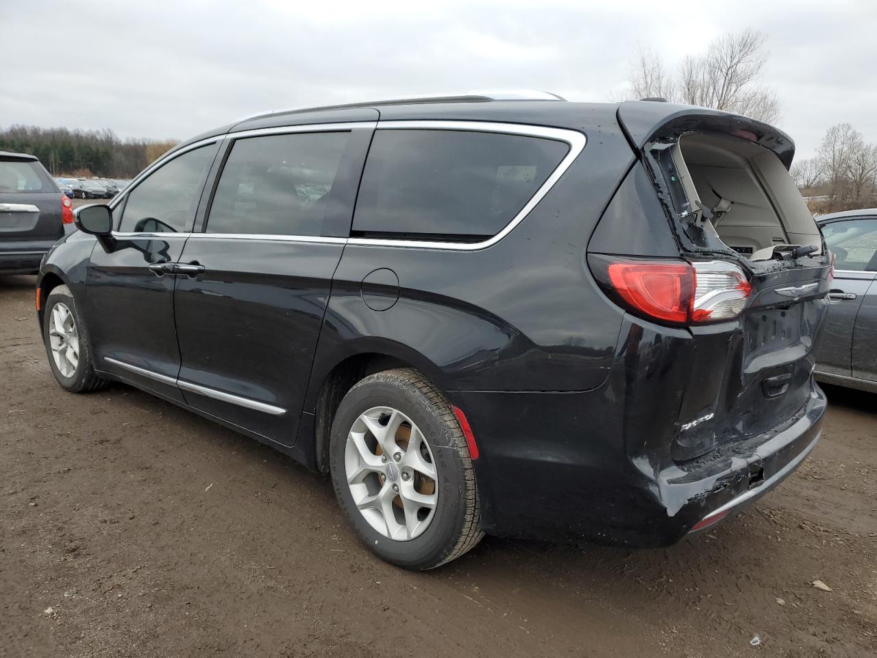 Image 2 of 2020 CHRYSLER PACIFICA LIMITED 2020 with VIN 2C4RC1GG0LR107325