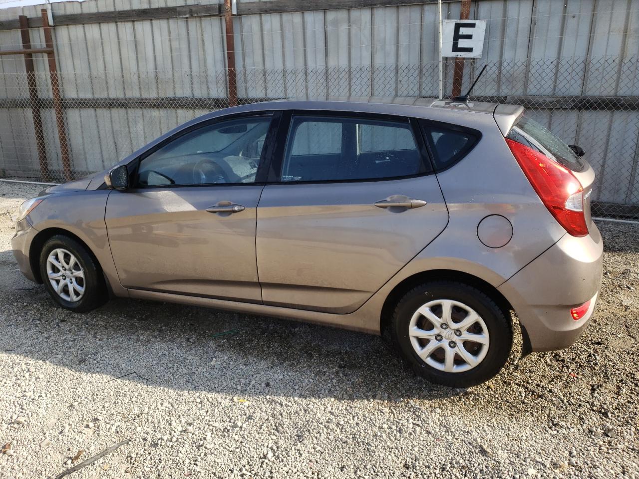 Image 2 of 2013 HYUNDAI ACCENT GLS 2013 with VIN KMHCT5AE1DU117074