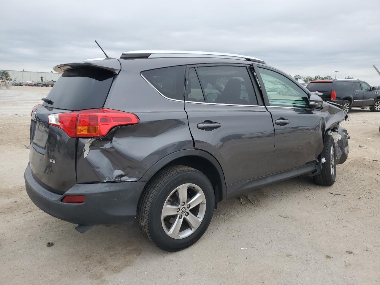 Изображение 3 2015 TOYOTA RAV4 XLE 2015 с VIN 2T3WFREV9FW200560