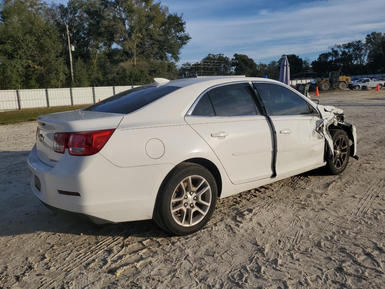 Изображение 3 2015 CHEVROLET MALIBU 1LT 2015 с VIN 1G11C5SL1FF290599