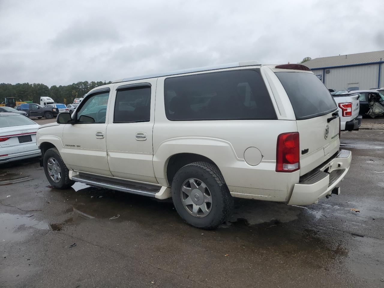 Image 2 of 2004 CADILLAC ESCALADE ESV 2004 with VIN 3GYFK66N04G184460