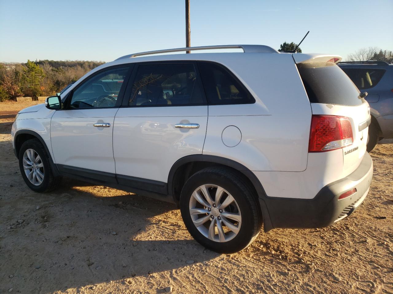 Image 2 of 2011 KIA SORENTO EX 2011 with VIN 5XYKU3A16BG095800