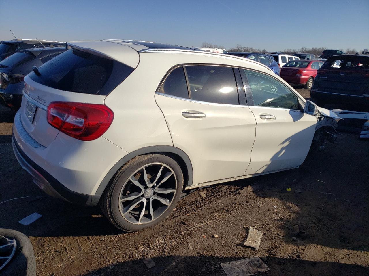 Obraz 3 z 2015 MERCEDES-BENZ GLA 250 4MATIC 2015 z VIN WDCTG4GBXFJ160326