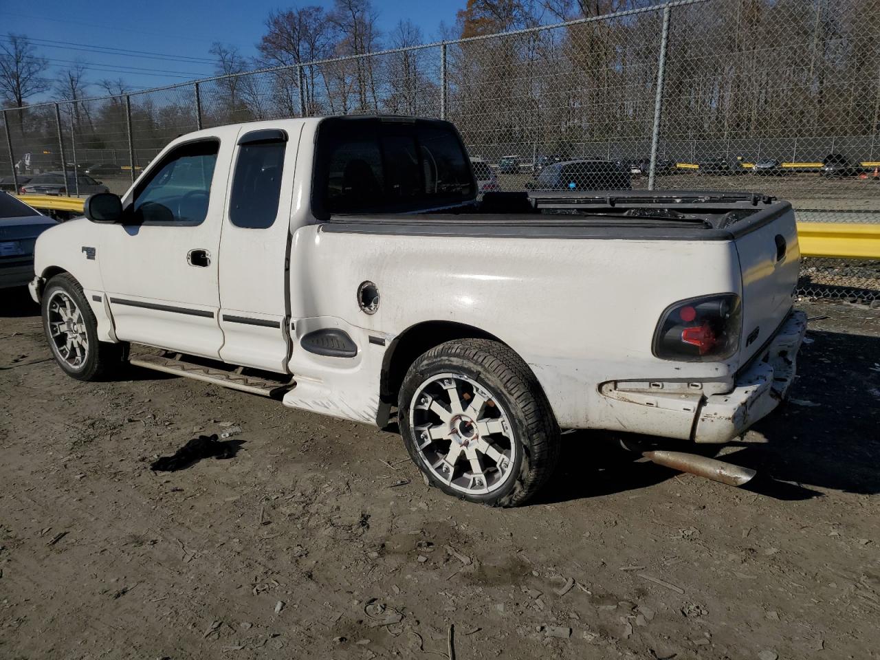 Image 2 of 2000 FORD F150  2000 with VIN 2FTRX07L7YCA38784