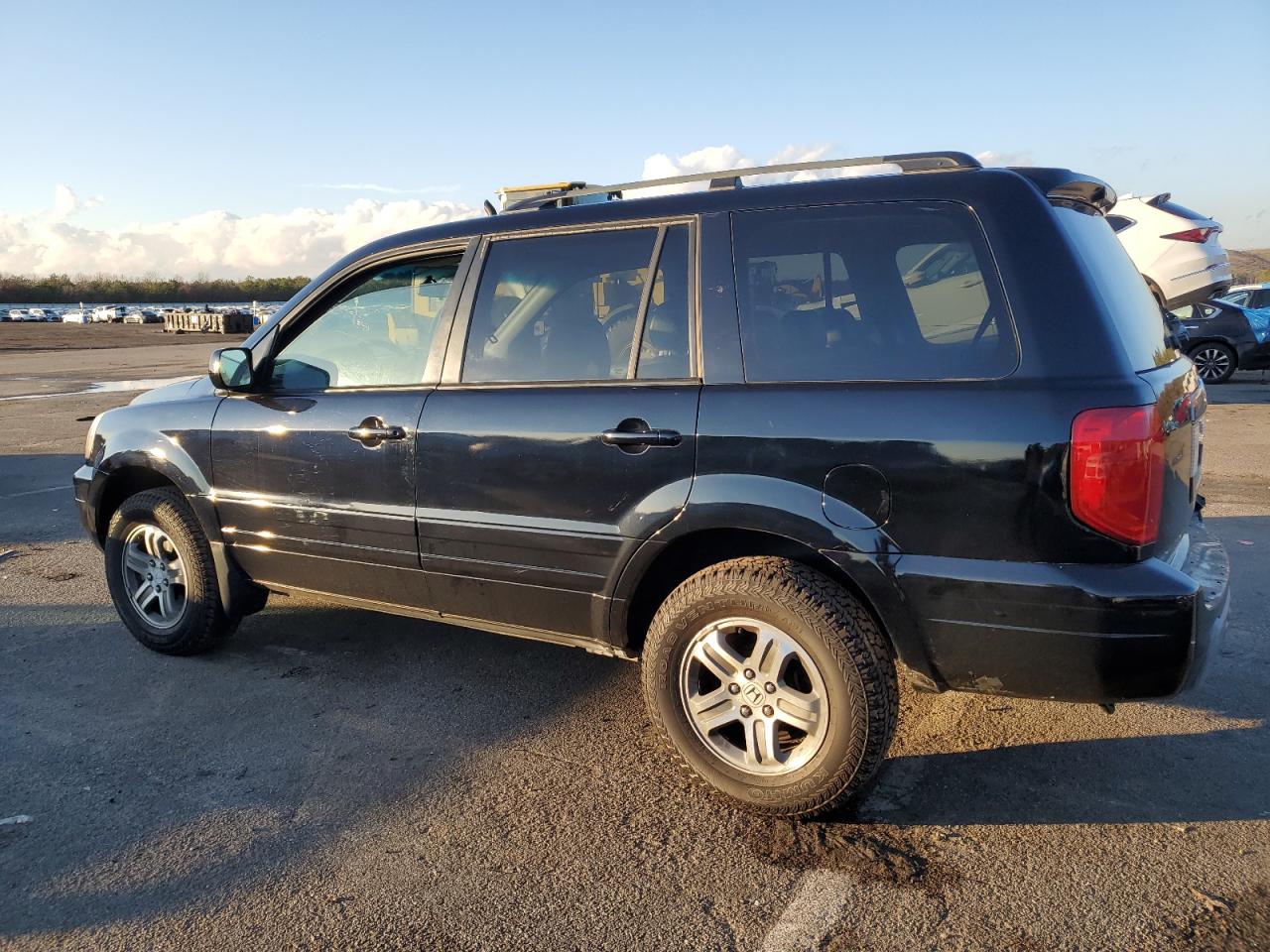 Image 2 of 2004 HONDA PILOT EXL 2004 with VIN 2HKYF18614H559081