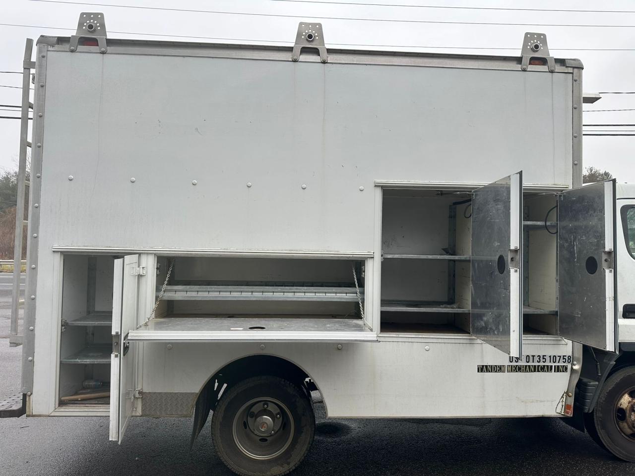 Image 2 of 2007 MITSUBISHI FUSO TRUCK OF AMERICA INC FE 84D 2007 with VIN JL6BBD1S87K009206