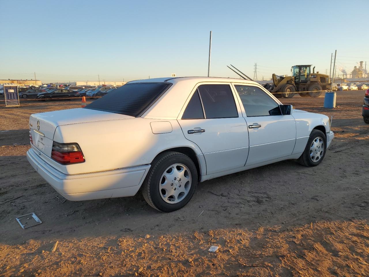 Image 3 of 1995 MERCEDES-BENZ E 320 BASE 1995 with VIN WDBEA32E1SC159056