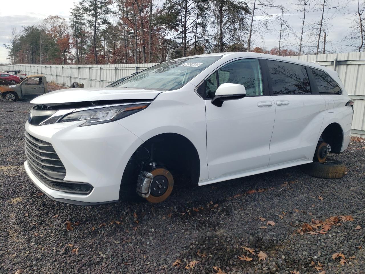 2023 TOYOTA SIENNA LE 2023 image