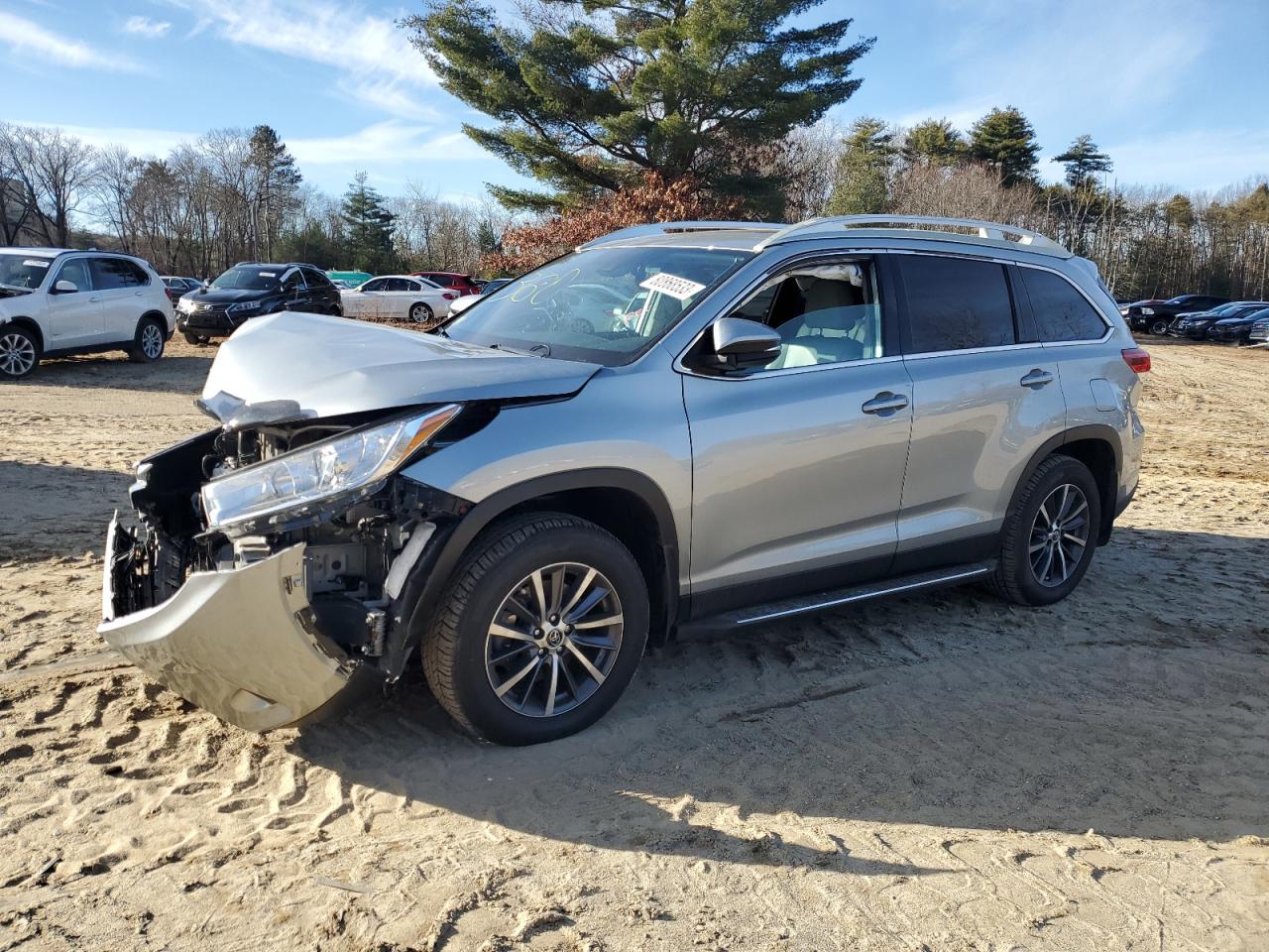 Изображение 1 2019 TOYOTA HIGHLANDER SE 2019 с VIN 5TDJZRFH0KS620679