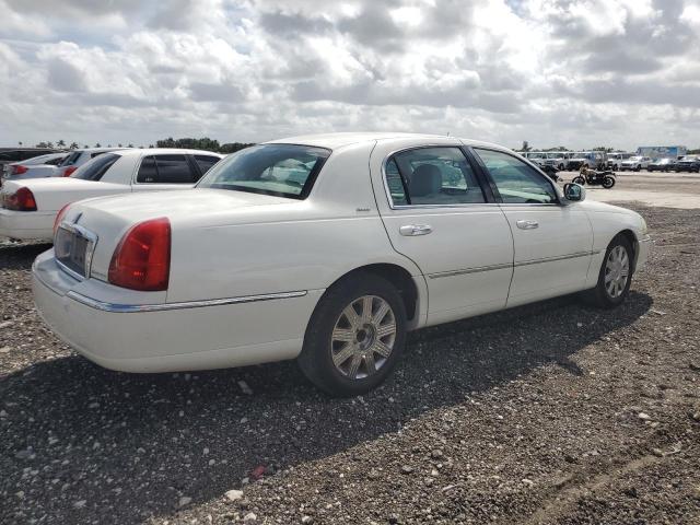 Obraz 3 z 2004 LINCOLN TOWN CAR ULTIMATE 2004 z VIN 1LNHM83WX4Y687089
