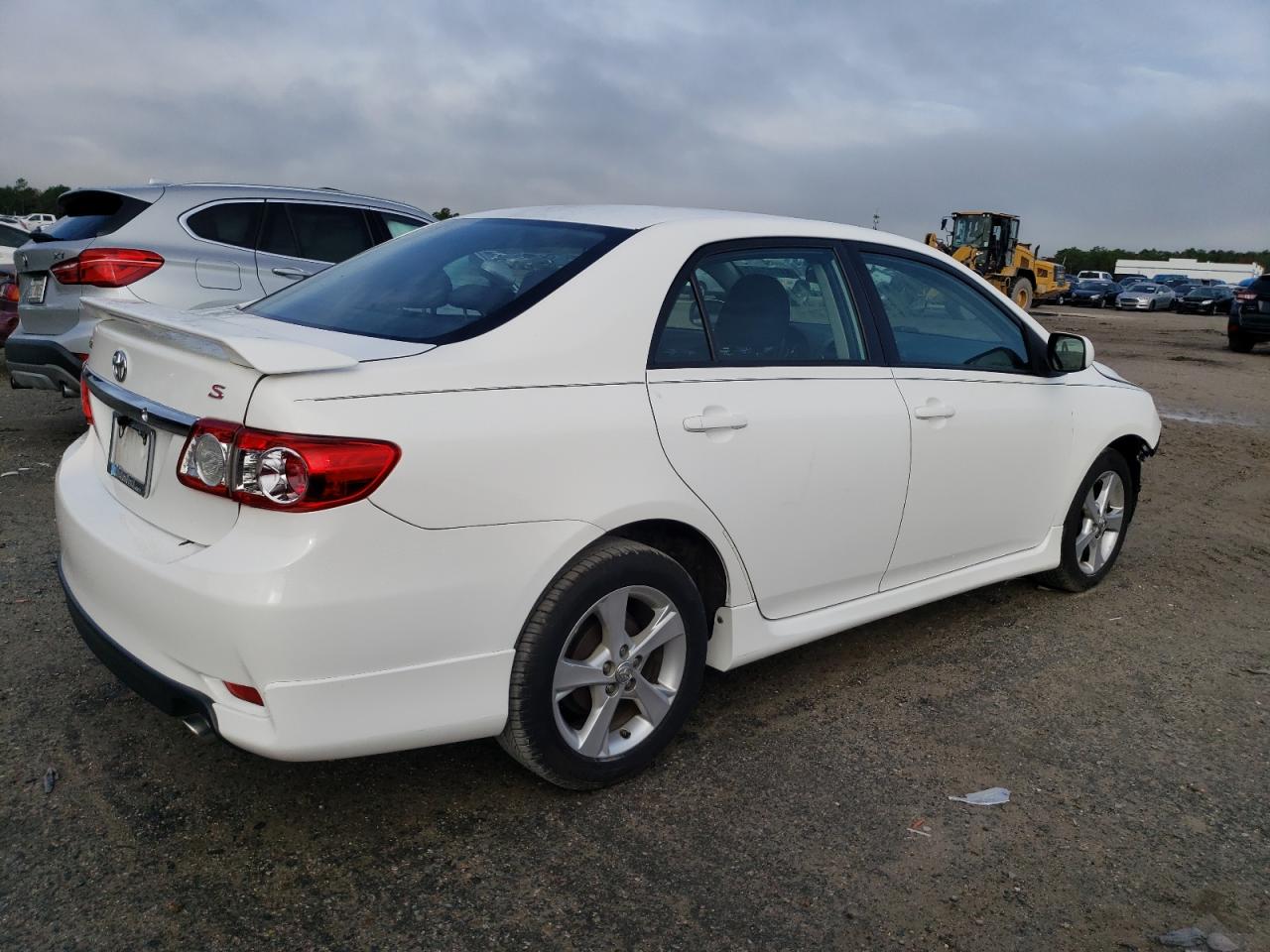 Image 3 of 2011 TOYOTA COROLLA BASE 2011 with VIN 2T1BU4EE8BC639129