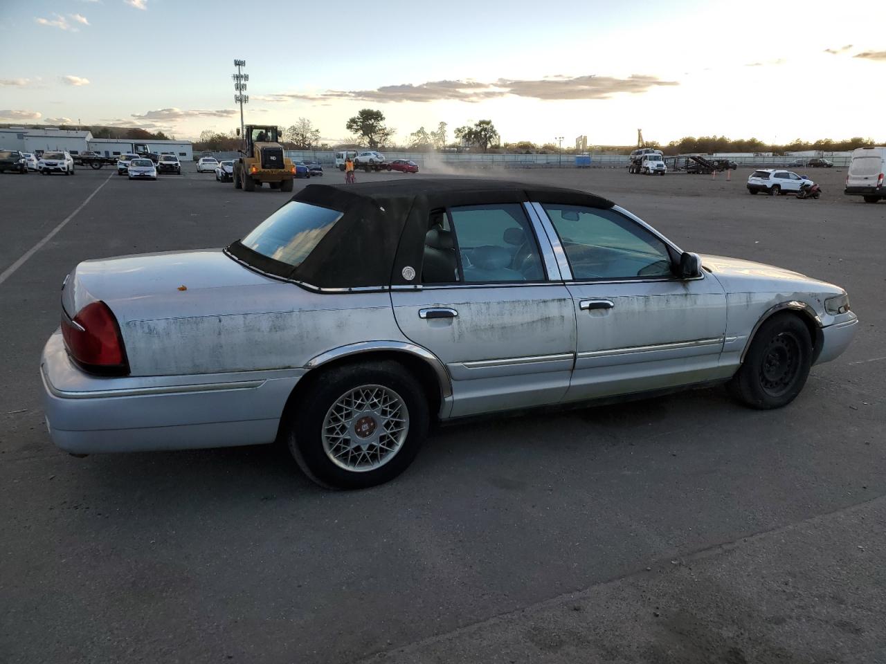 Image 3 of 2001 MERCURY GRAND MARQUIS GS 2001 with VIN 2MEFM74W01X688055