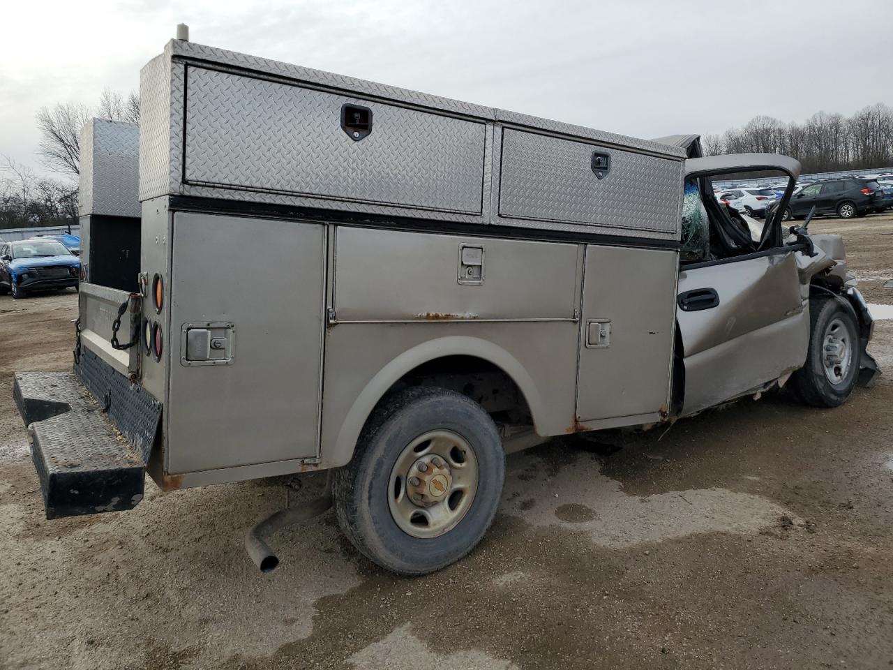 Image 3 of 2002 CHEVROLET SILVERADO C2500 2002 with VIN 1GBGC24U92Z335288