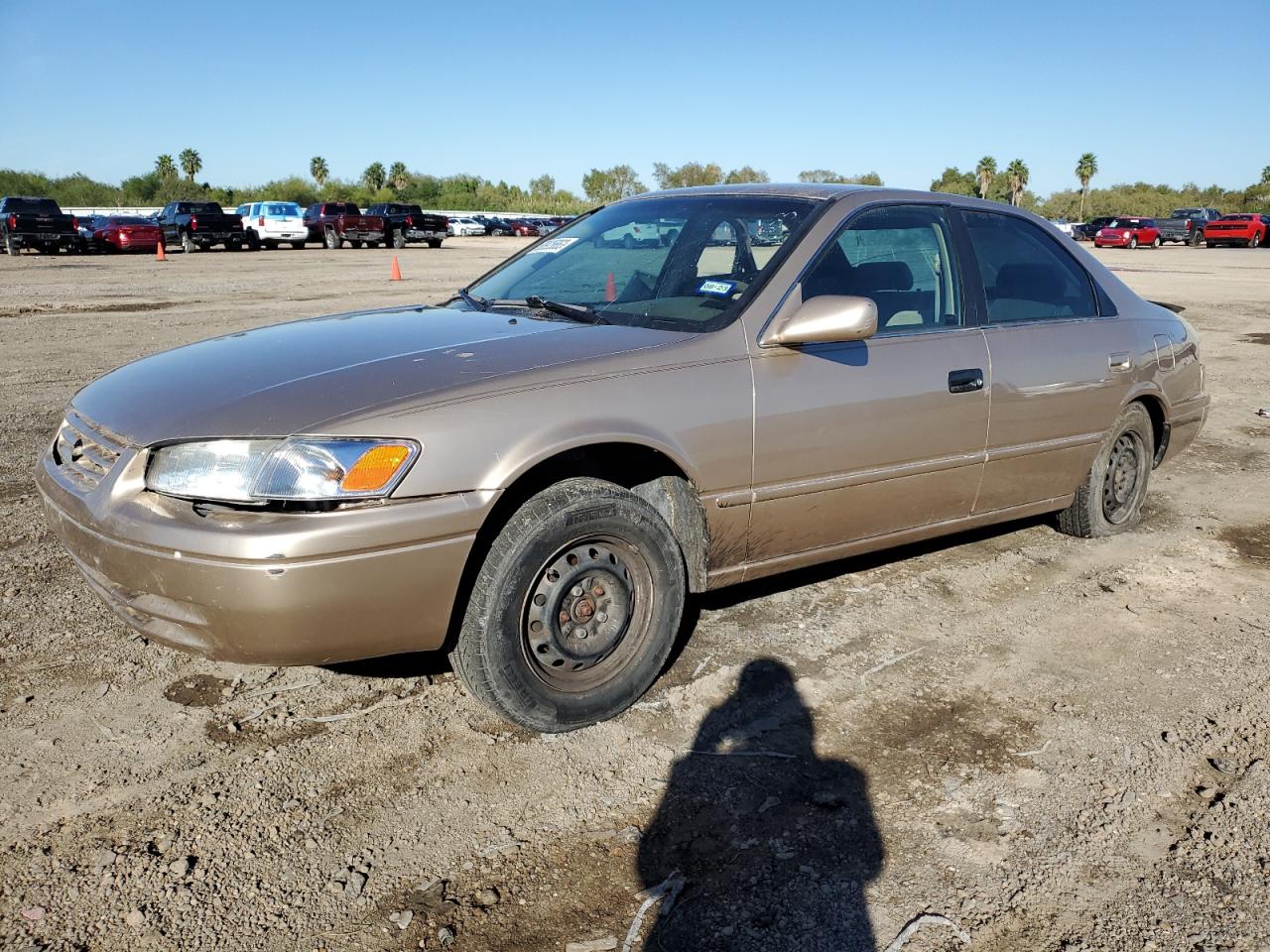 Image 1 of 1998 TOYOTA CAMRY CE 1998 with VIN 4T1BG22K5WU846362