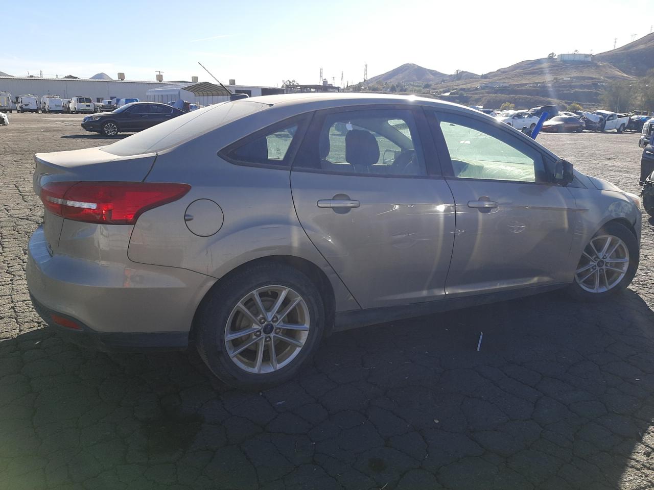 Obraz 3 z 2016 FORD FOCUS SE 2016 z VIN 1FADP3F25GL282061