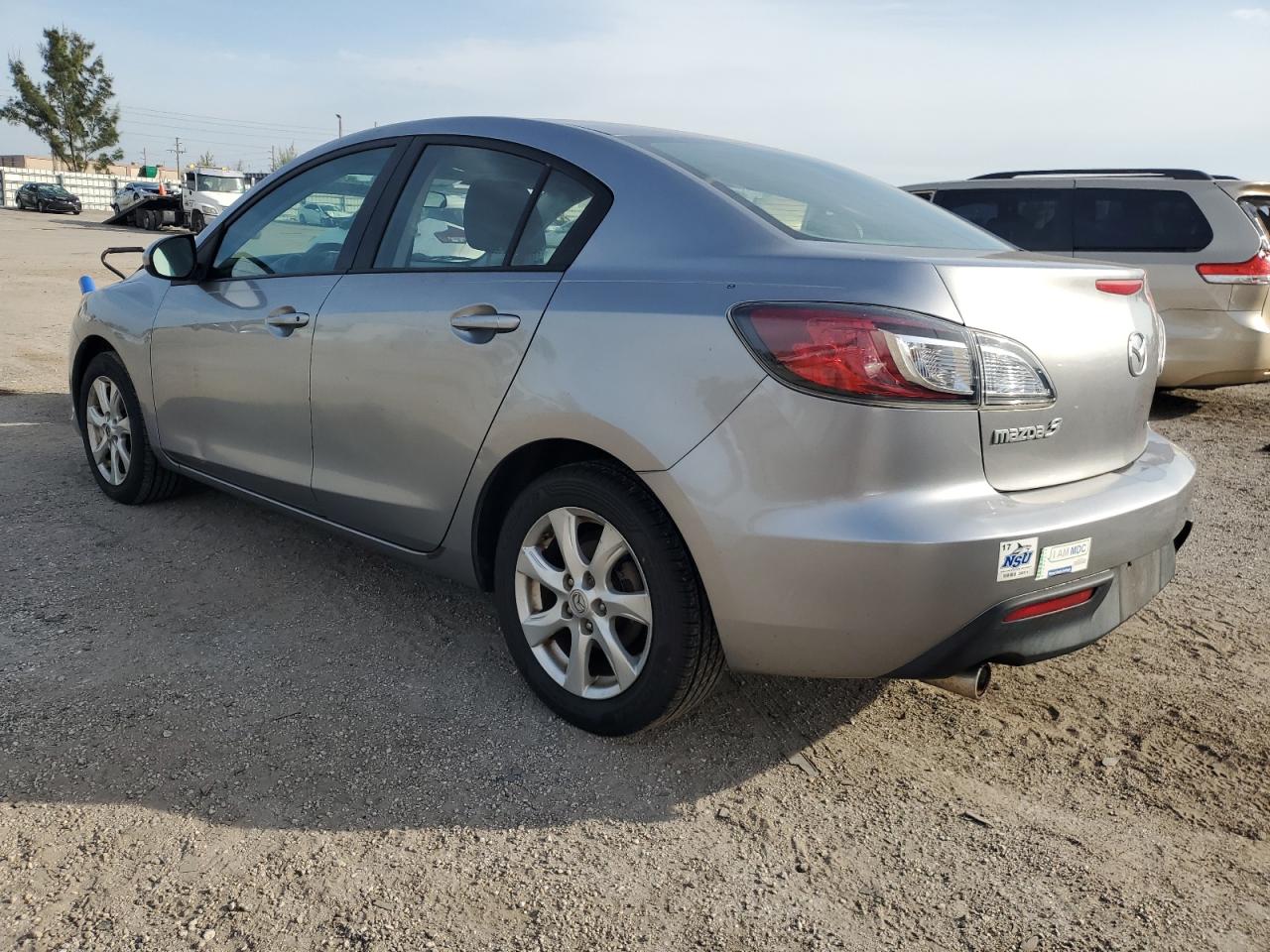 Obraz 2 z 2010 MAZDA 3 I 2010 z VIN JM1BL1SF9A1213709