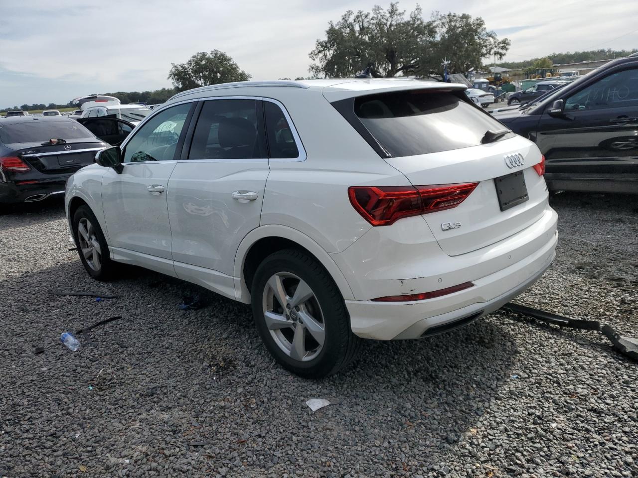 Изображение 2 2020 AUDI Q3 PREMIUM 2020 с VIN WA1AECF35L1099495
