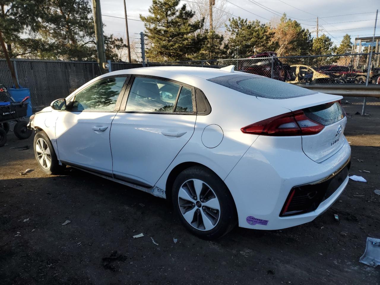 Obraz 2 z 2019 HYUNDAI IONIQ 2019 z VIN KMHC65LD1KU105421