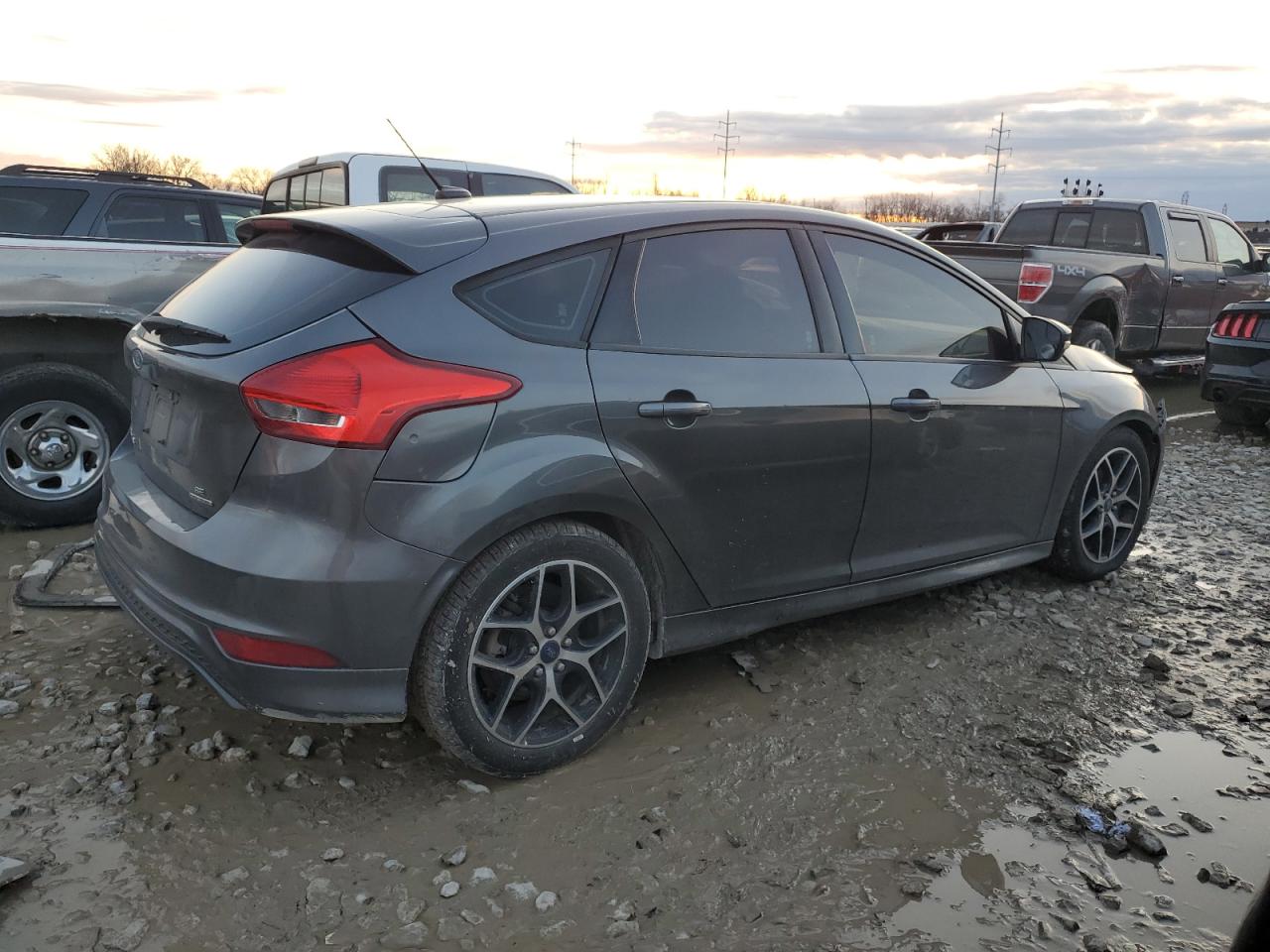 Image 3 of 2015 FORD FOCUS SE 2015 with VIN 1FADP3K20FL254169