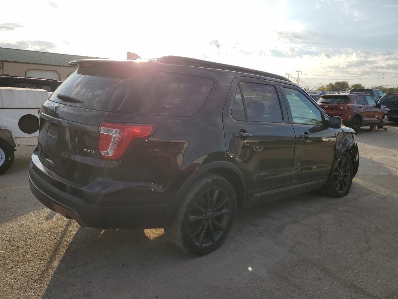 Image 3 of 2017 FORD EXPLORER XLT 2017 with VIN 1FM5K8D83HGE10417