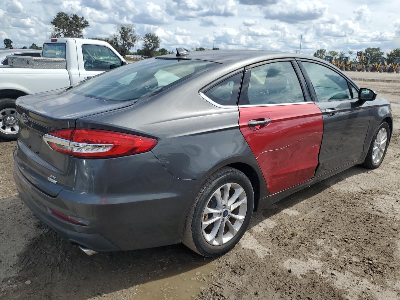 Image 3 of 2020 FORD FUSION SE 2020 with VIN 3FA6P0HD6LR238281