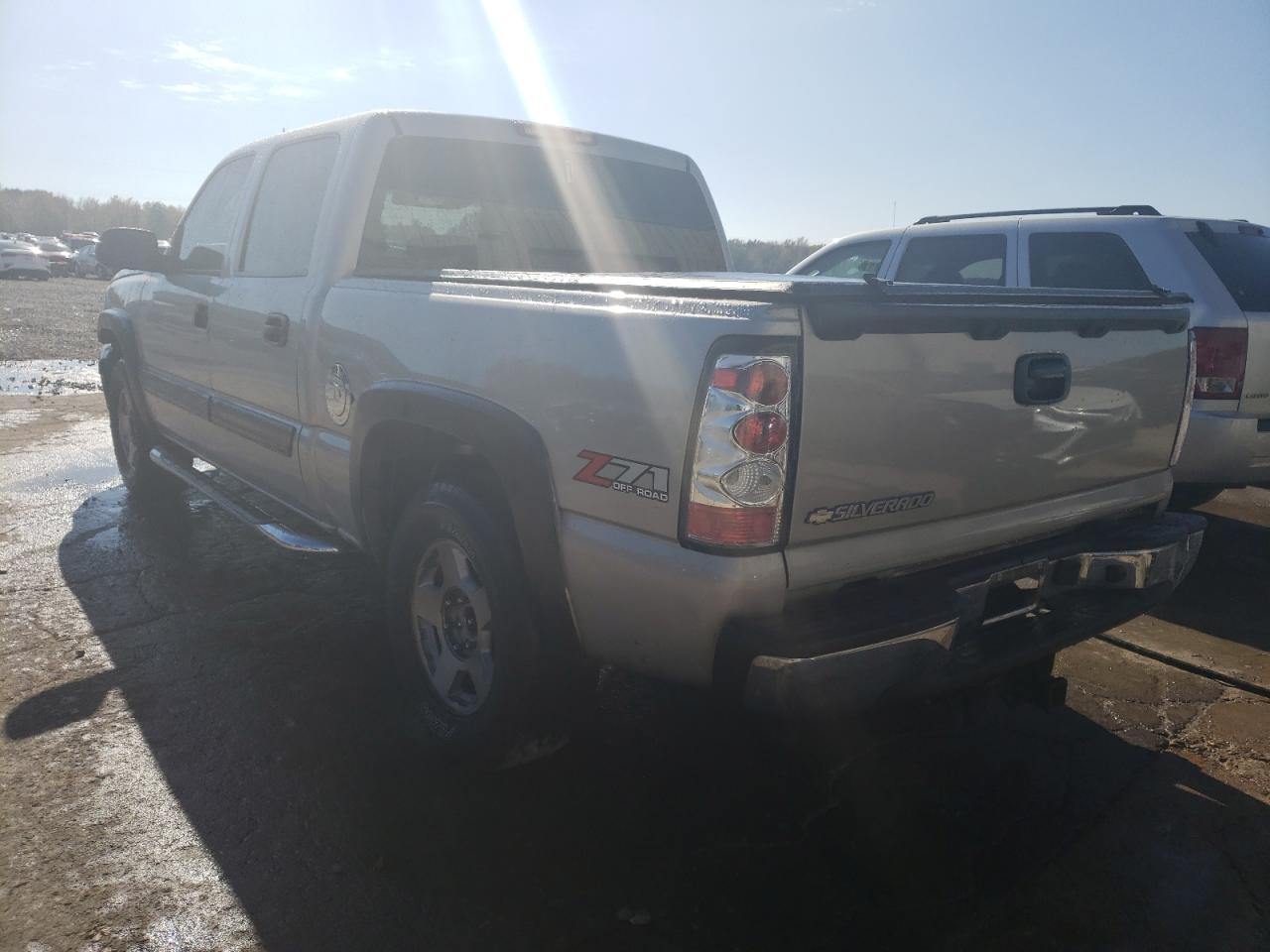Obraz 2 z 2005 CHEVROLET SILVERADO K1500 2005 z VIN 2GCEK13T451135053