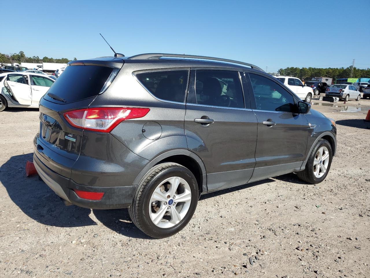 Image 3 of 2015 FORD ESCAPE SE 2015 with VIN 1FMCU0GXXFUB82050