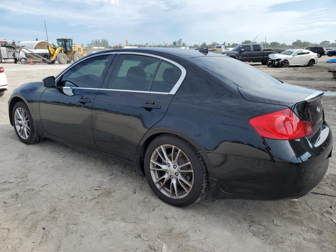 Obraz 2 z 2013 INFINITI G37  2013 z VIN JN1CV6AR3DM355213