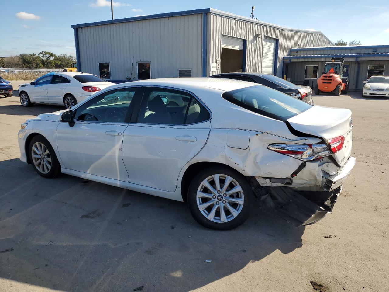 Изображение 2 2018 TOYOTA CAMRY L 2018 с VIN 4T1B11HK7JU637281