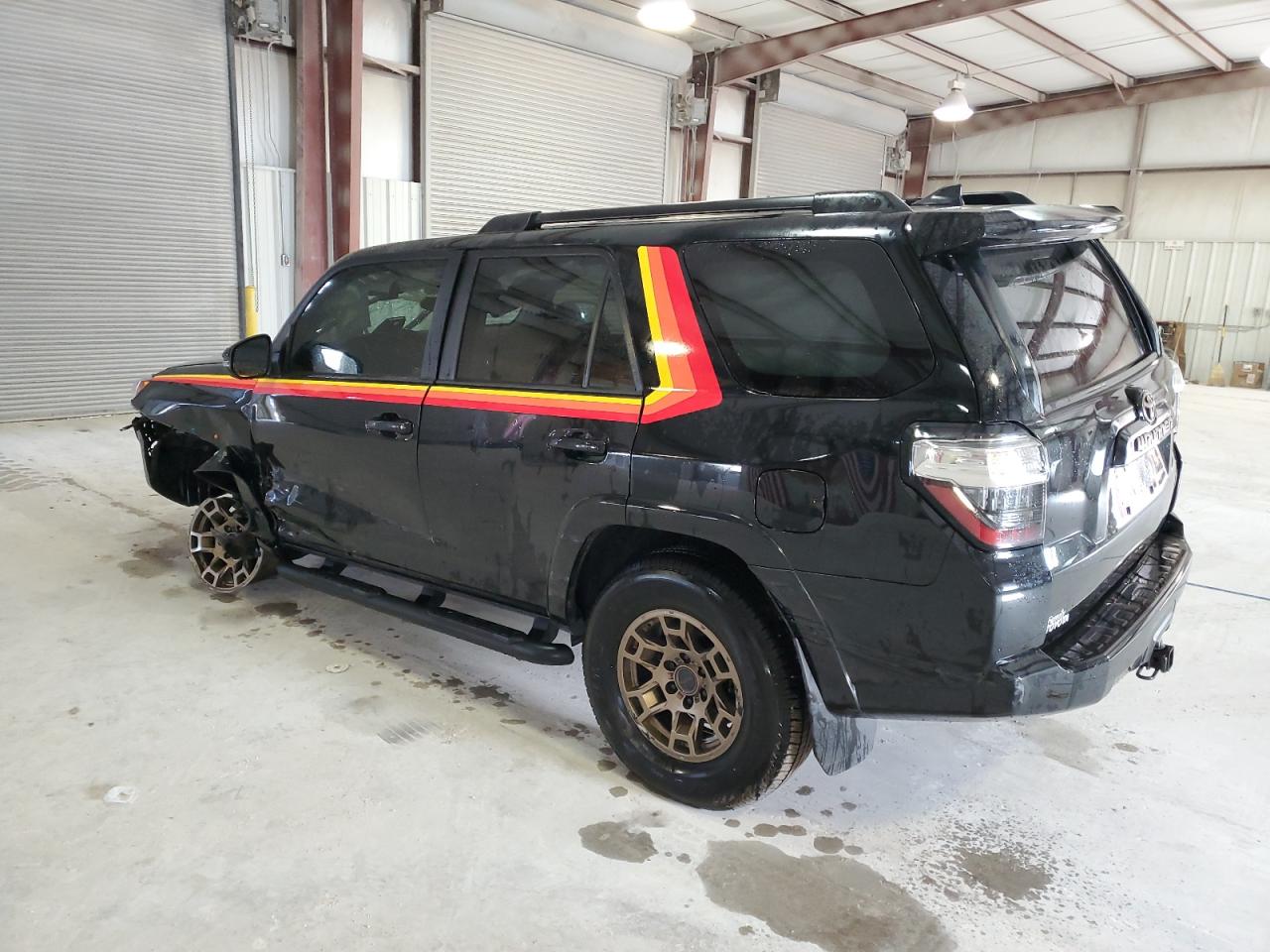 Image 2 of 2023 TOYOTA 4RUNNER 40TH ANNIVERSARY SE 2023 with VIN JTEUU5JR4P6112951