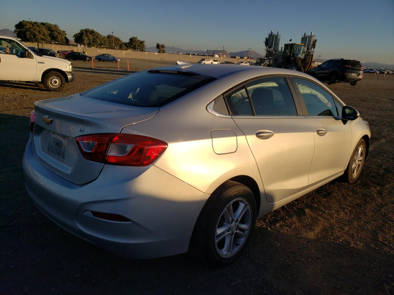 Image 3 of 2018 CHEVROLET CRUZE LT 2018 with VIN 1G1BE5SM2J7233158