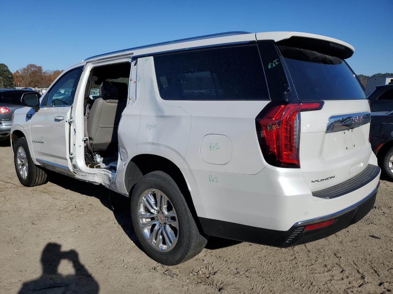 Image 2 of 2021 GMC YUKON XL C1500 SLT 2021 with VIN 1GKS1GKD7MR126943