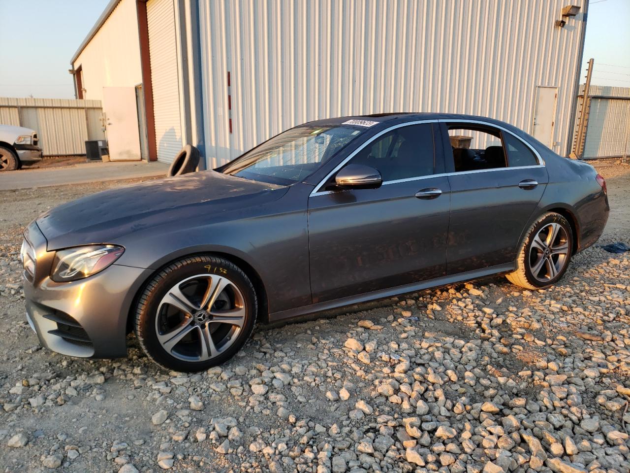 Obraz 1 z 2019 MERCEDES-BENZ E 300 2019 z VIN WDDZF4JB3KA634824