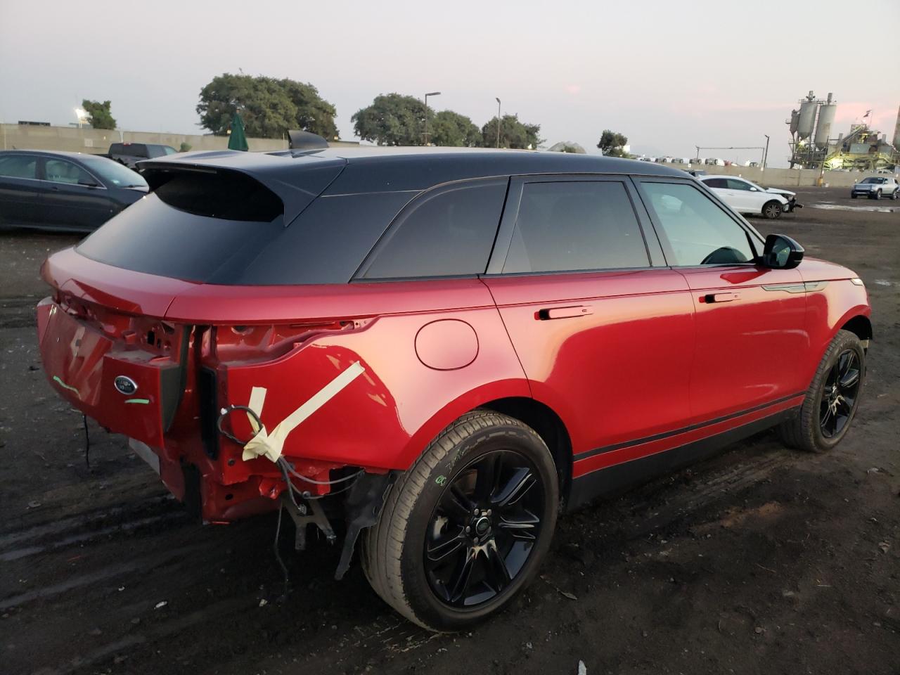 Obraz 3 z 2020 LAND ROVER RANGE ROVER VELAR S 2020 z VIN SALYB2FVXLA245200