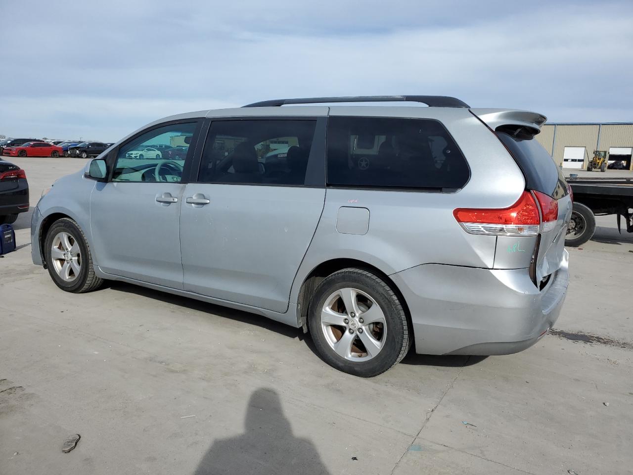 Image 2 of 2012 TOYOTA SIENNA LE 2012 with VIN 5TDKK3DCXCS202421
