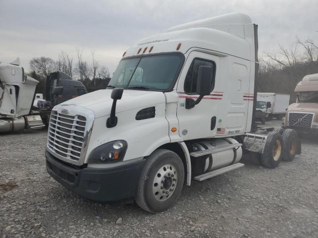 Image 2 of 2017 FREIGHTLINER CASCADIA 113  2017 with VIN 3AKJGHDVXHSHZ2768