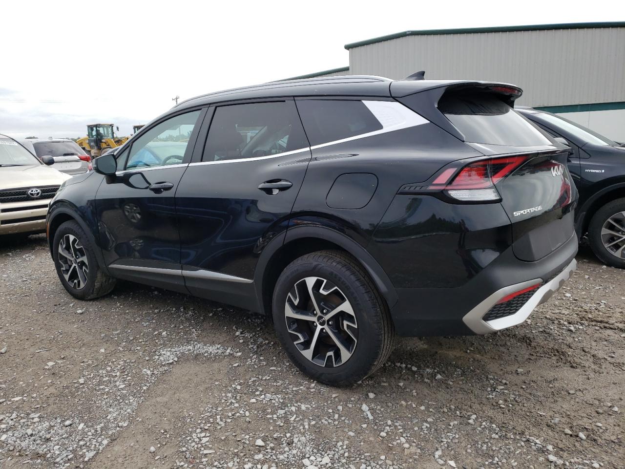 Изображение 2 2023 KIA SPORTAGE EX 2023 с VIN KNDPVCAG1P7041557