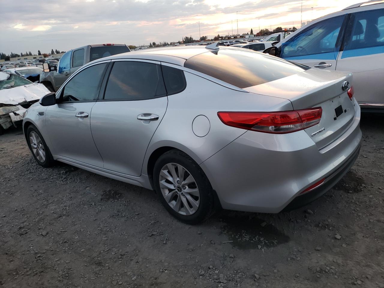 Изображение 2 2016 KIA OPTIMA EX 2016 с VIN 5XXGU4L35GG065161
