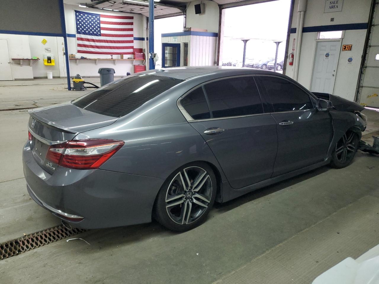 Image 3 of 2016 HONDA ACCORD TOURING 2016 with VIN 1HGCR3F90GA028168