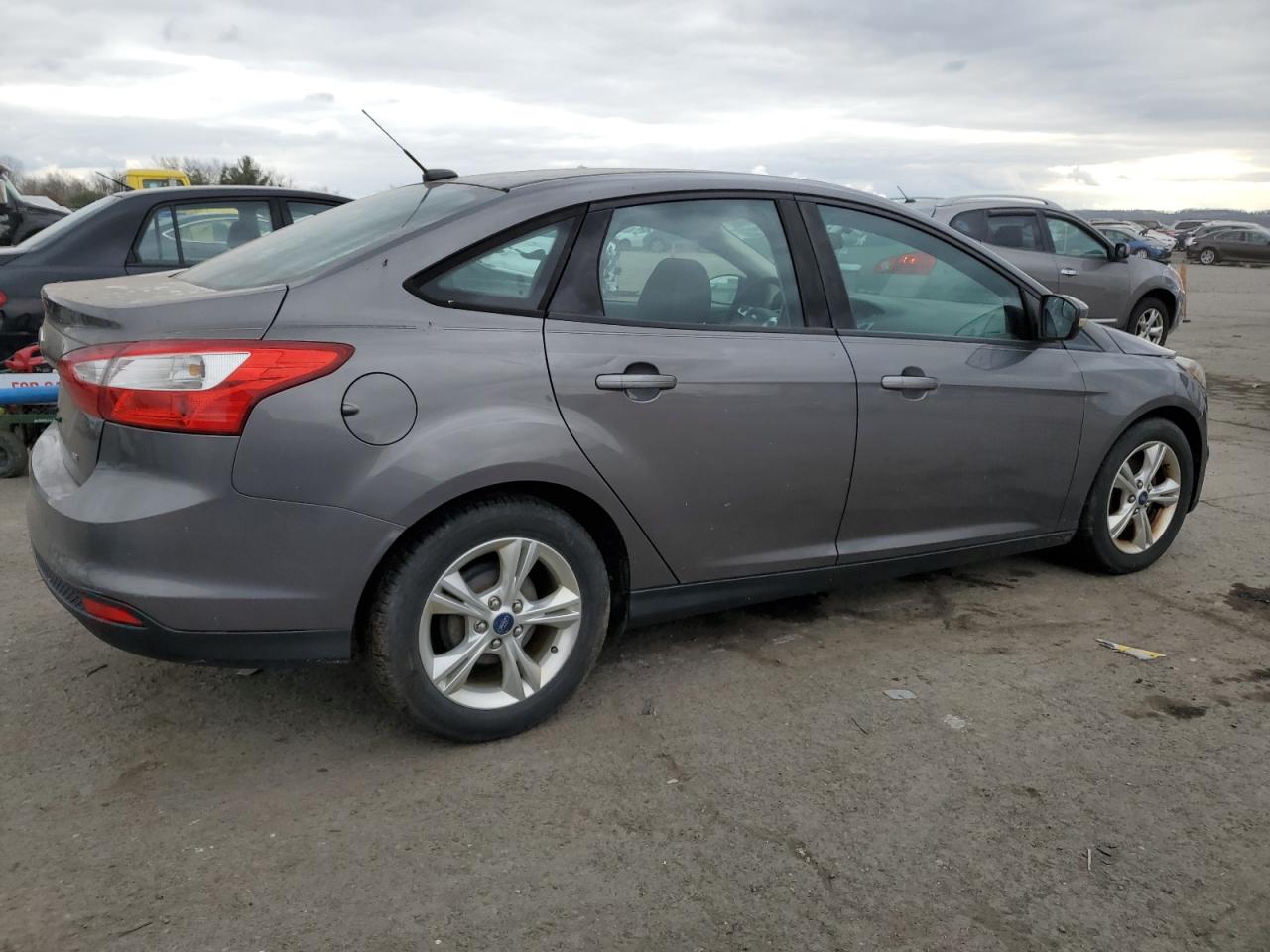 Image 3 of 2013 FORD FOCUS SE 2013 with VIN 1FADP3F20DL330478