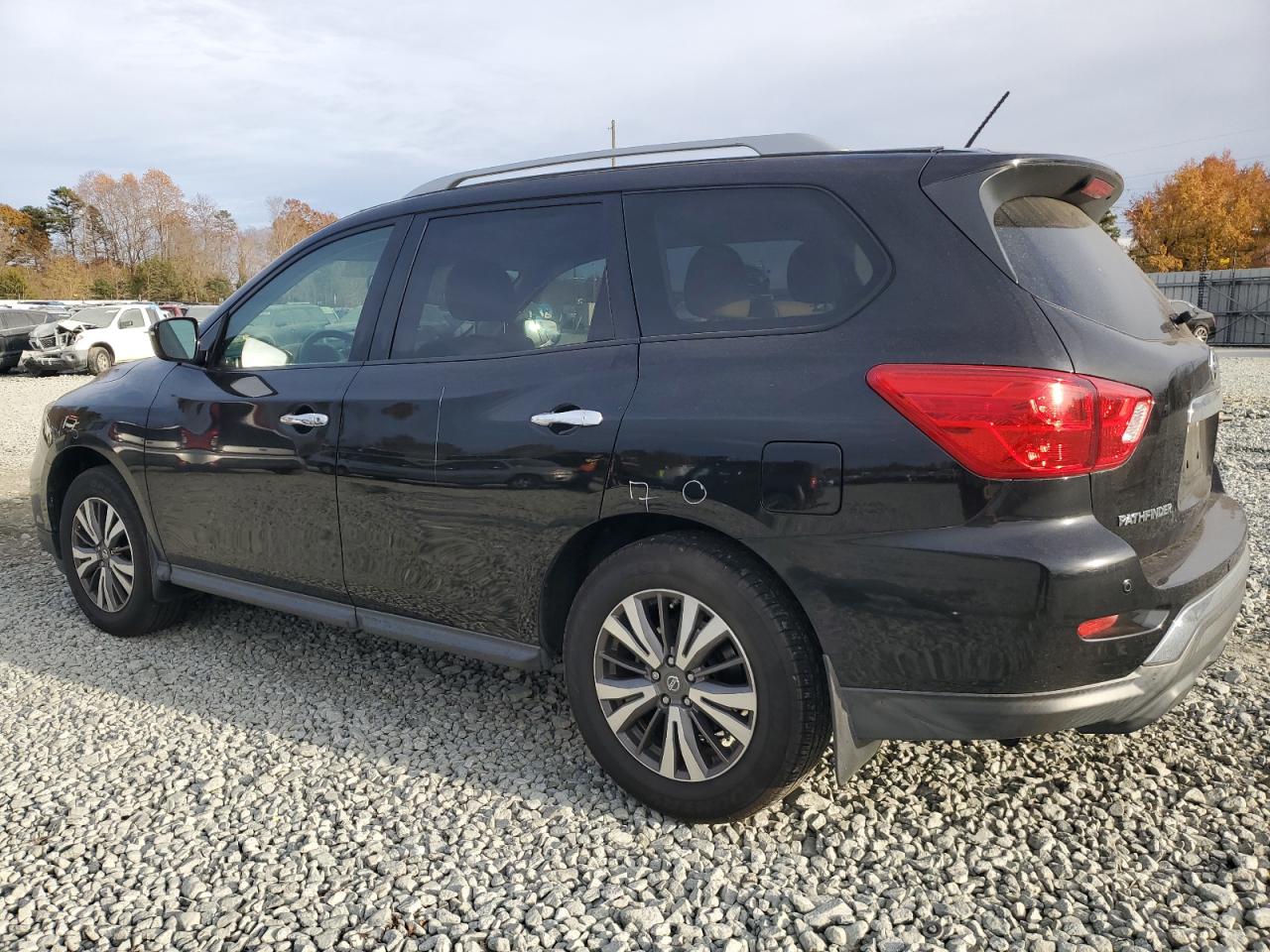 Image 2 of 2017 NISSAN PATHFINDER S 2017 with VIN 5N1DR2MM3HC640256
