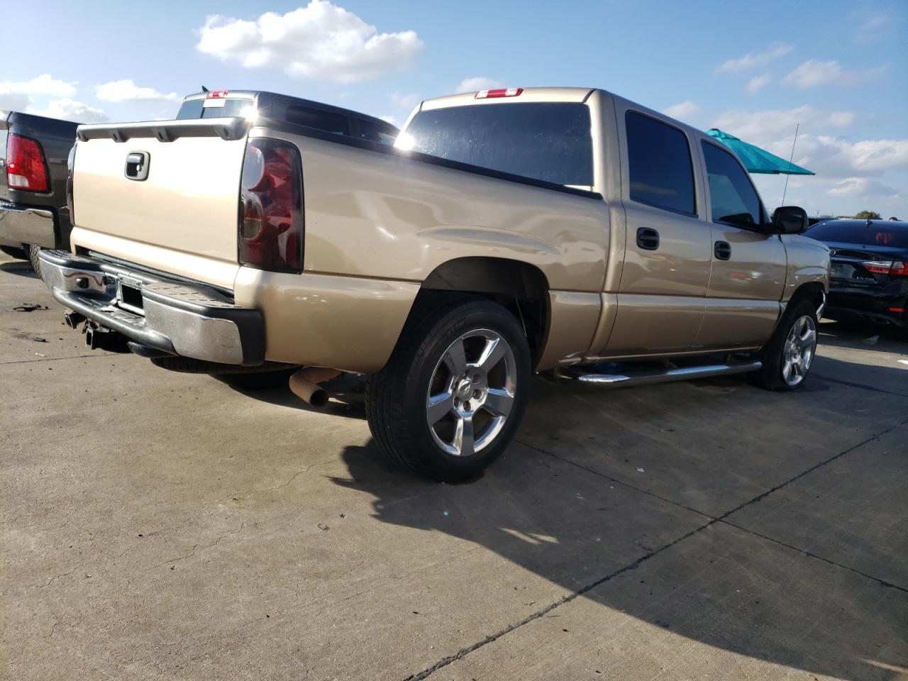 Image 3 of 2005 CHEVROLET SILVERADO C1500 2005 with VIN 2GCEC13TX51288050