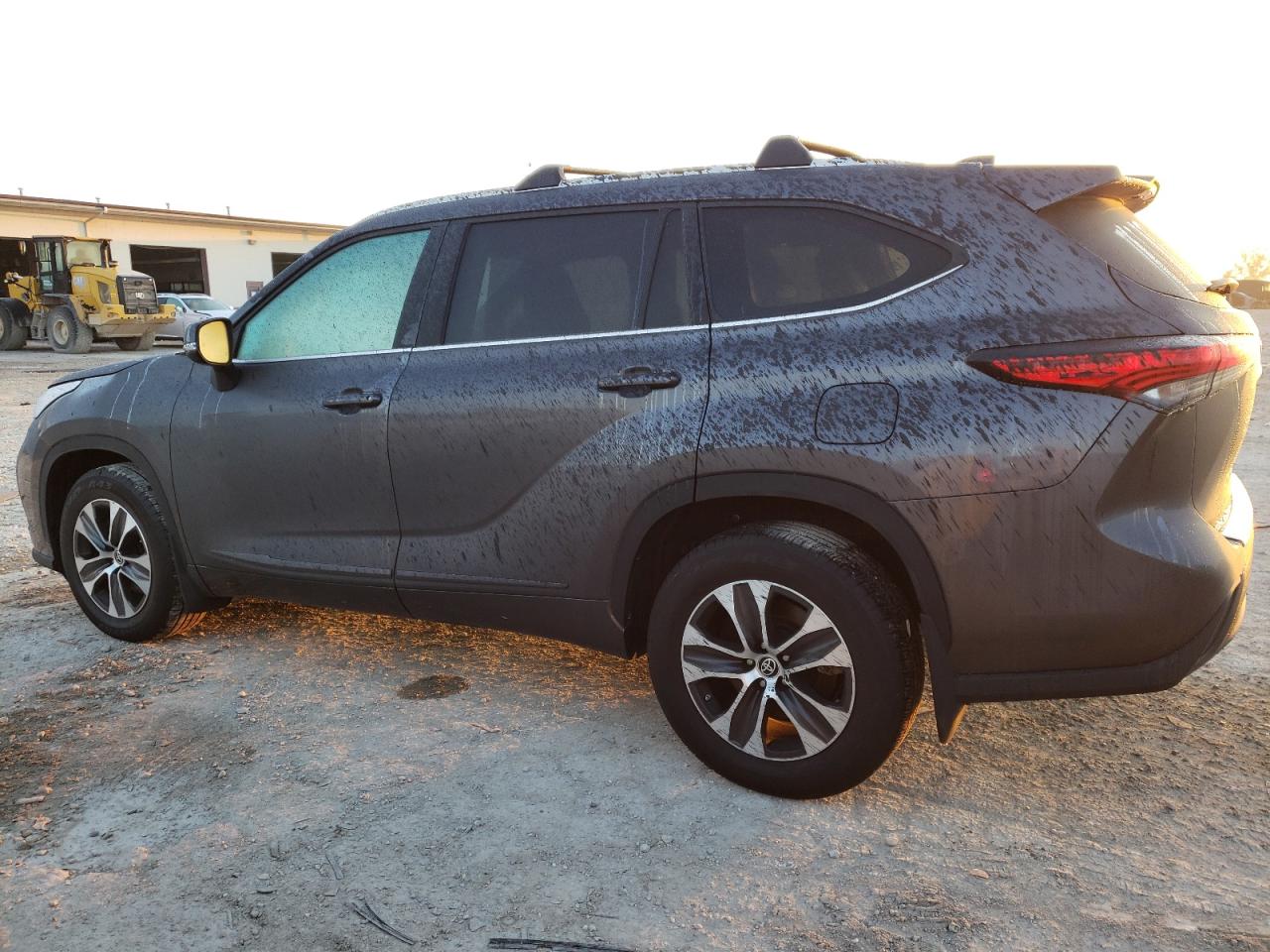 Obraz 2 z 2022 TOYOTA HIGHLANDER XLE 2022 z VIN 5TDHZRBH8NS227859