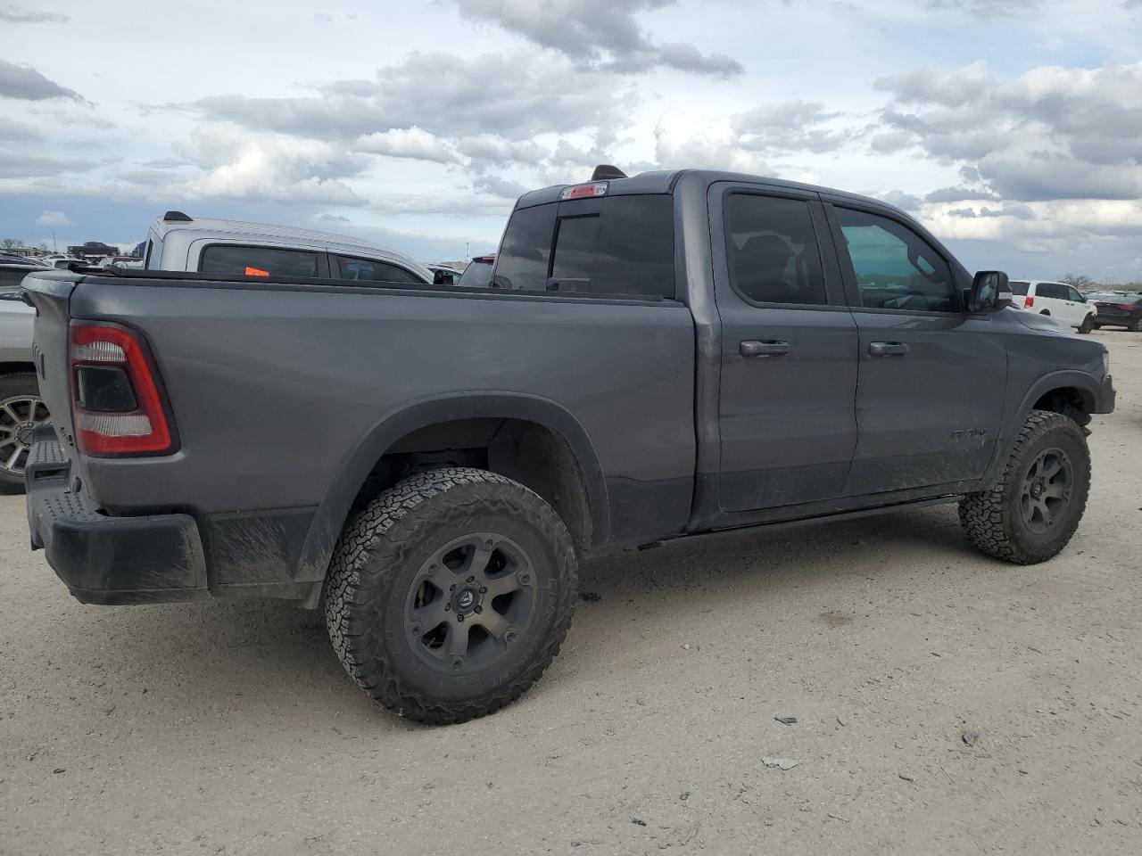 Obraz 3 z 2019 RAM 1500 REBEL 2019 z VIN 1C6SRFET1KN674451