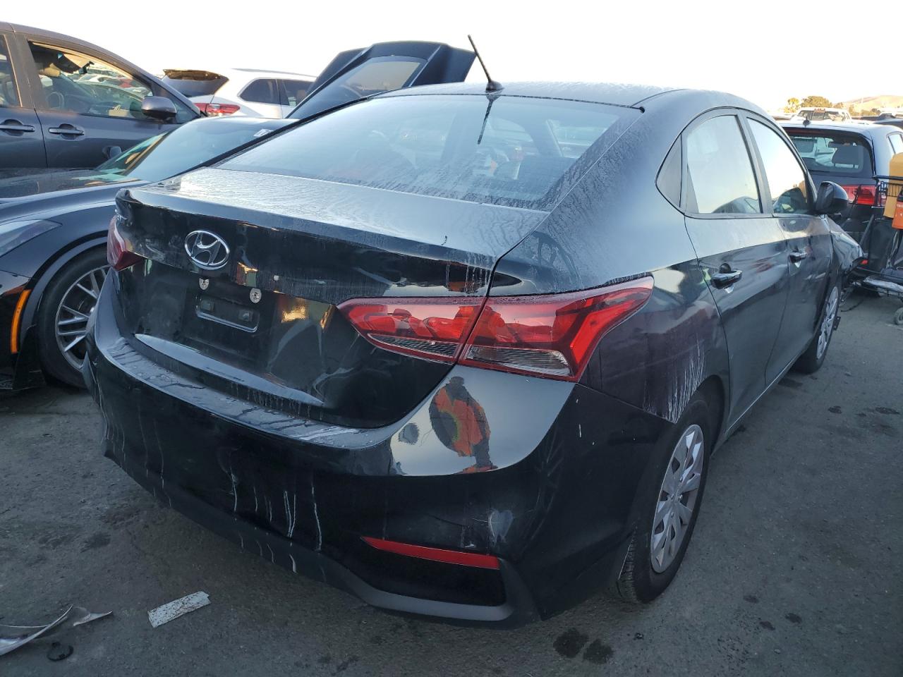 Изображение 3 2019 HYUNDAI ACCENT SE 2019 с VIN 3KPC24A39KE067116