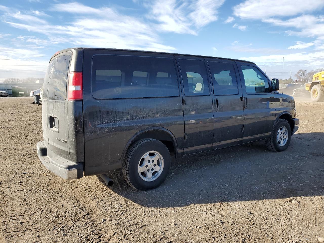 Obraz 3 z 2004 CHEVROLET EXPRESS G1500  2004 z VIN 1GNFH15T141169219