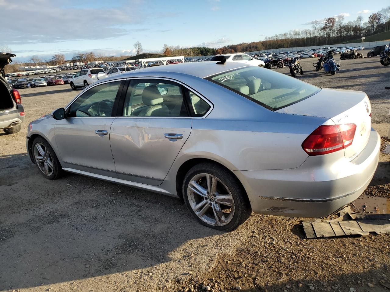 Image 2 of 2012 VOLKSWAGEN PASSAT SEL 2012 with VIN 1VWCN7A31CC083583