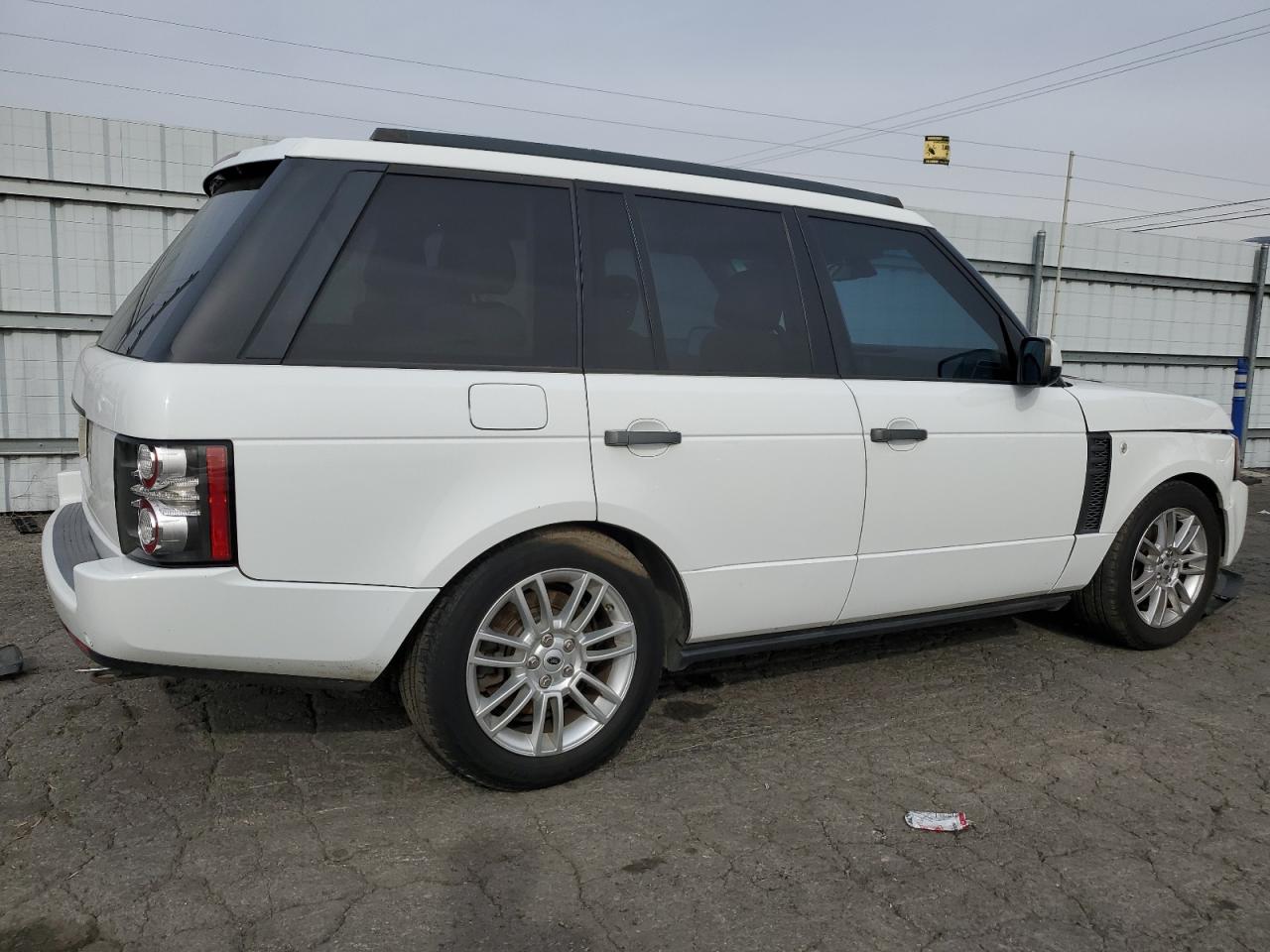 Image 3 of 2011 LAND ROVER RANGE ROVER HSE 2011 with VIN SALME1D49BA340338