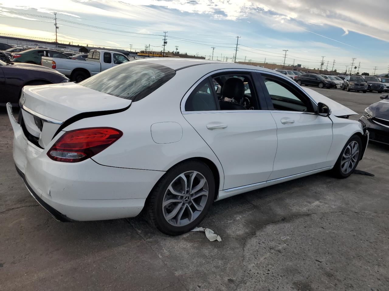 Изображение 3 2018 MERCEDES-BENZ C 300 2018 с VIN 55SWF4JB4JU254358